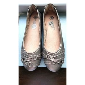 Harborside Memory Foam Flats. Size 6.5.